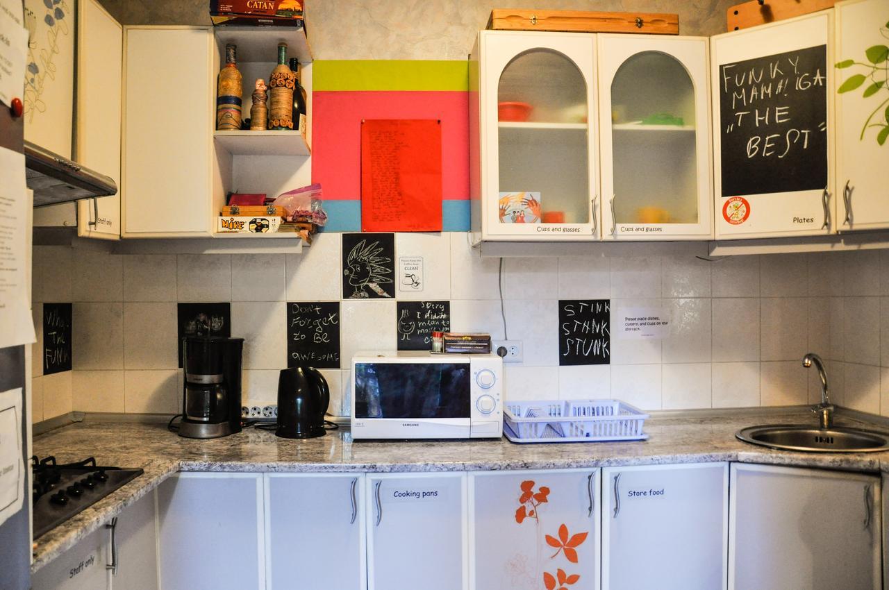 Funky Mamaliga Hostel Chişinău Esterno foto