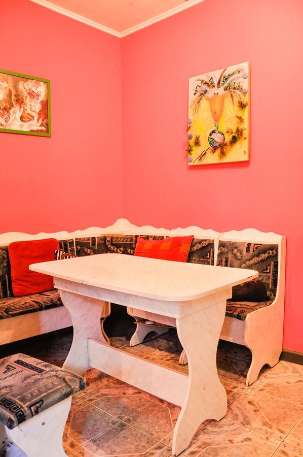 Funky Mamaliga Hostel Chişinău Esterno foto