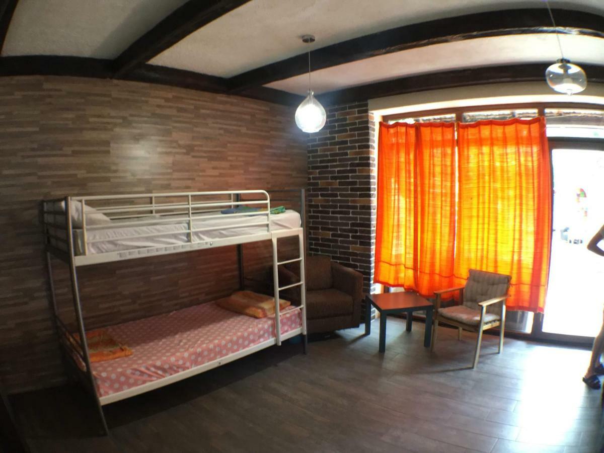 Funky Mamaliga Hostel Chişinău Esterno foto