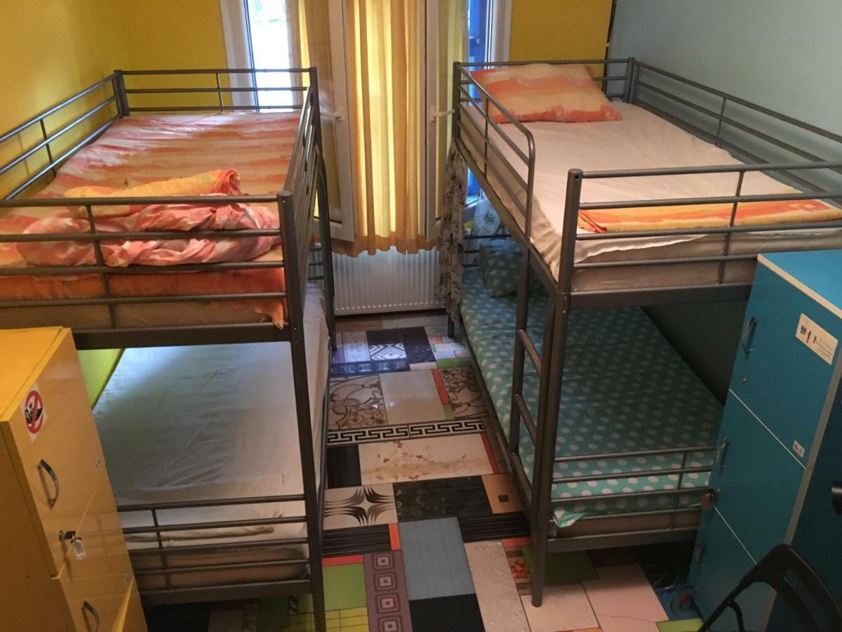 Funky Mamaliga Hostel Chişinău Esterno foto