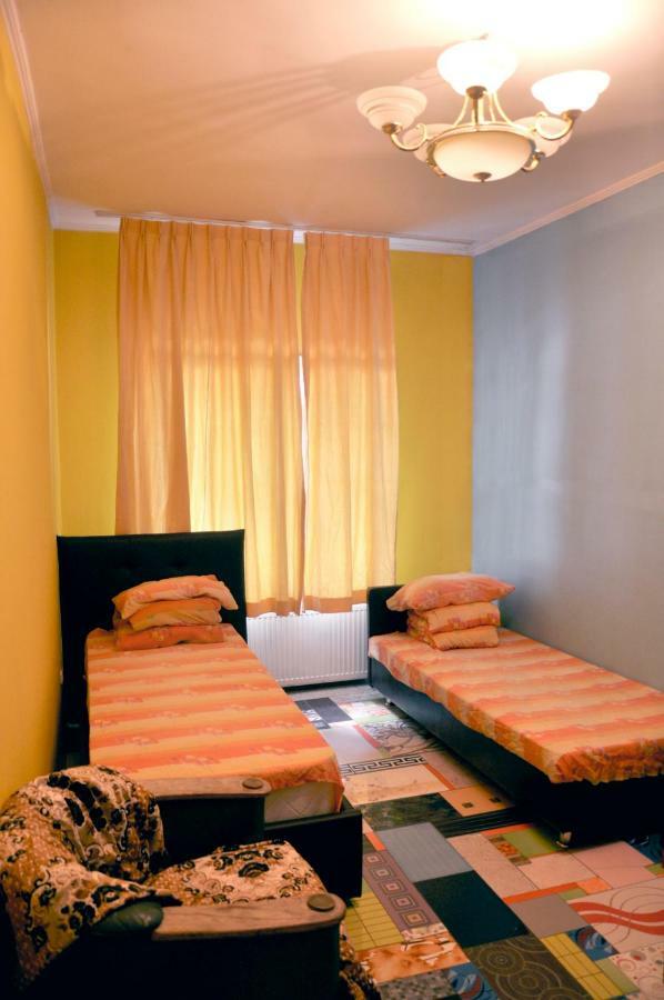 Funky Mamaliga Hostel Chişinău Esterno foto