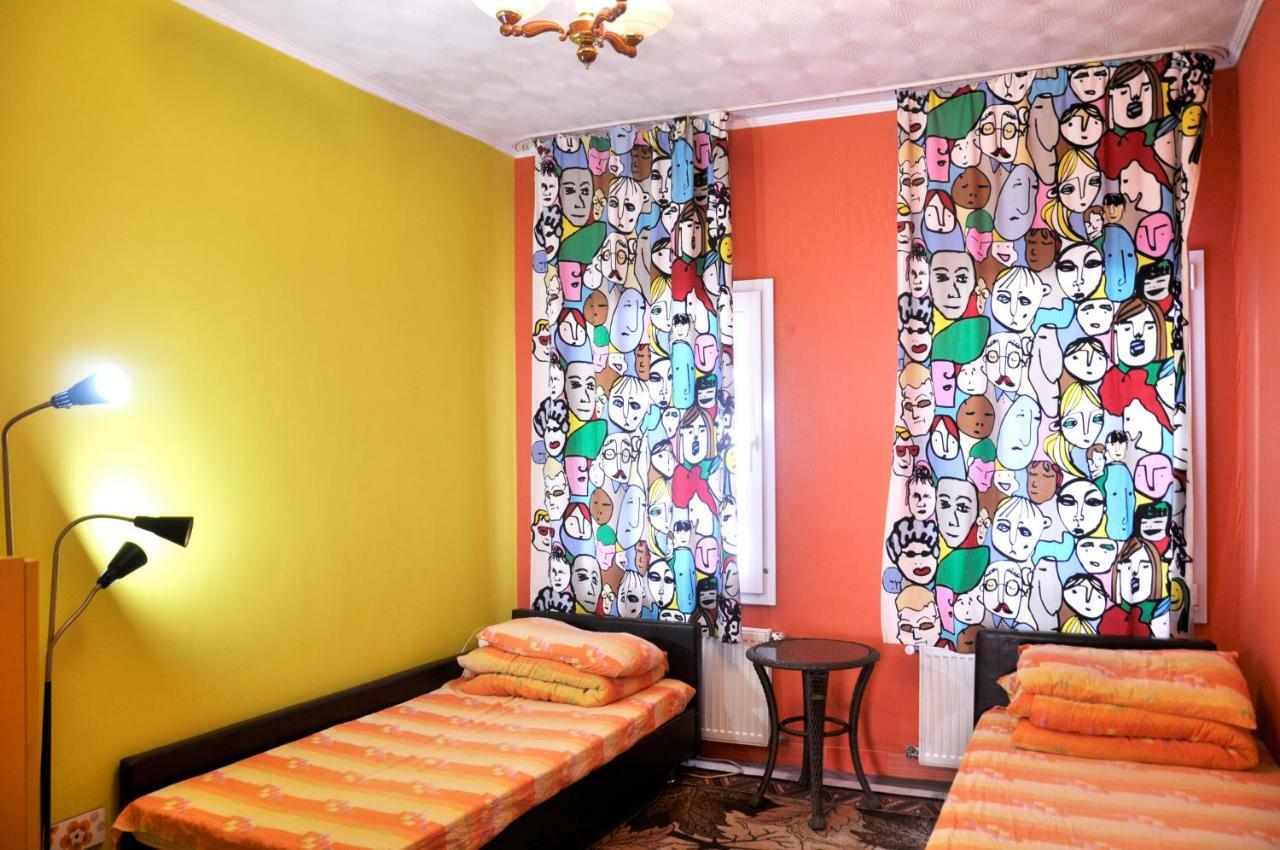 Funky Mamaliga Hostel Chişinău Esterno foto