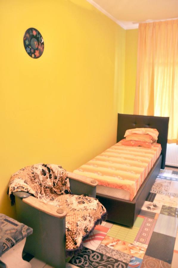 Funky Mamaliga Hostel Chişinău Esterno foto